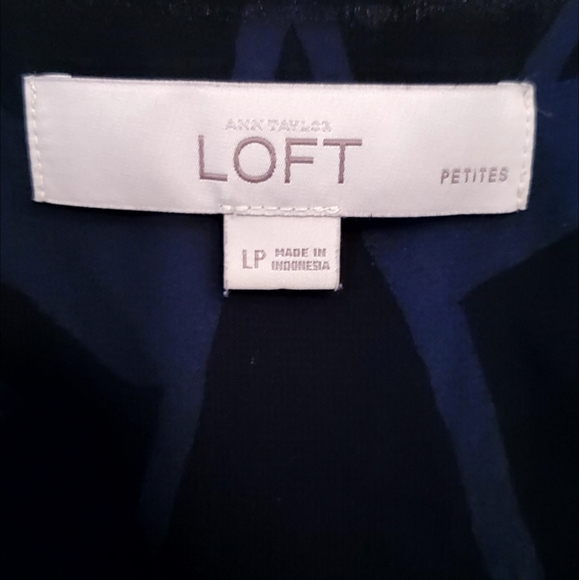 Ann Taylor LOFT Size M Navy w/Blue Floral Pattern Spaghetti Strap Top V-Neck - Picture 4 of 4